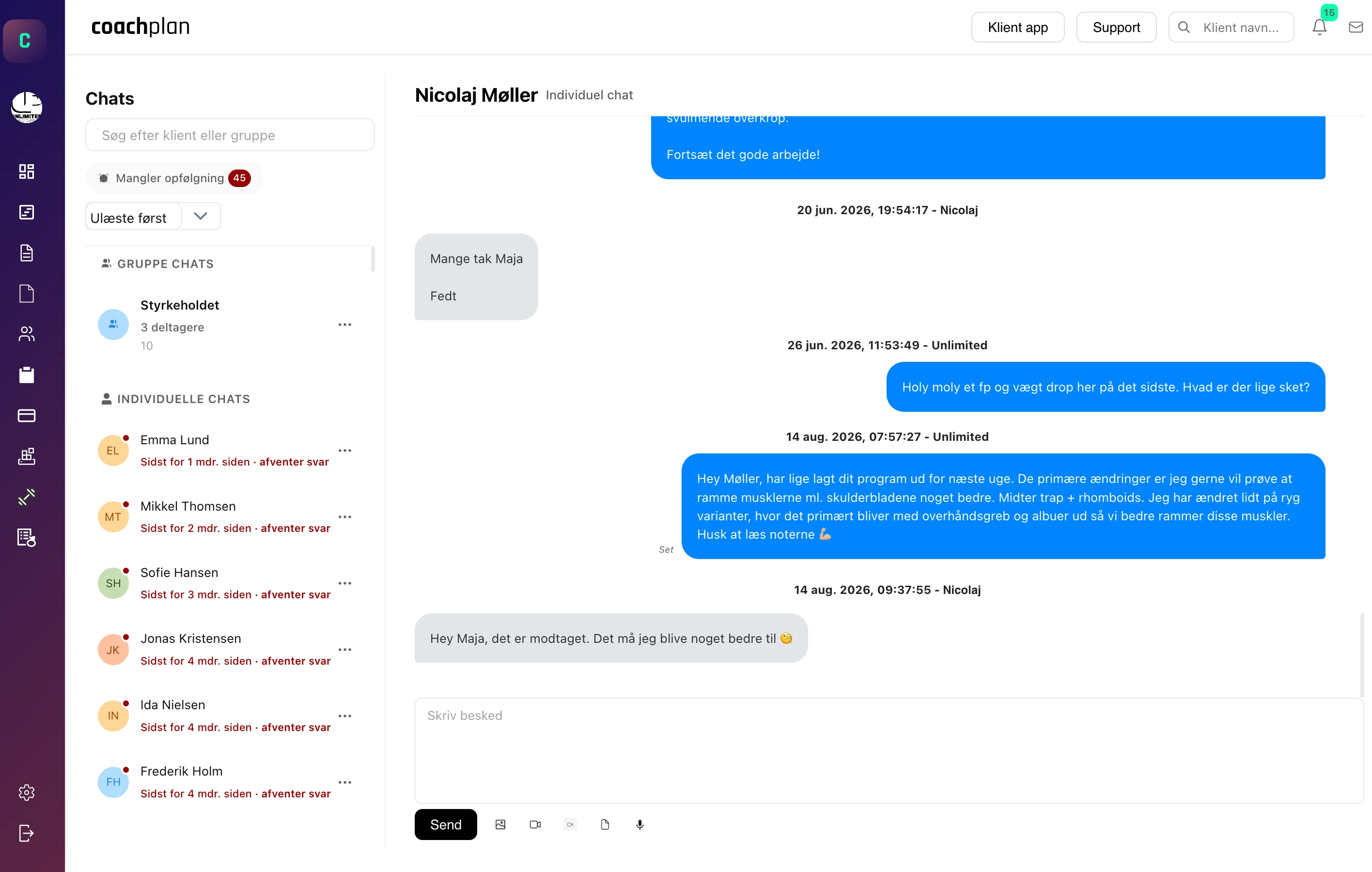 Chats i Coachplan: dine klienter i en liste, hvor du ser hvem der venter på svar, og en samtale med en klient med tekst, billede, video, fil og lyd i samme tråd